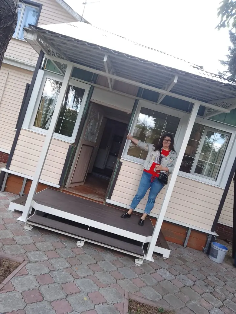 Клиент у готовой уличной лестницы, объект в Москве или области